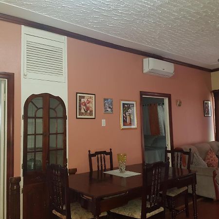 The Braemar Suite III New Кингстън Екстериор снимка