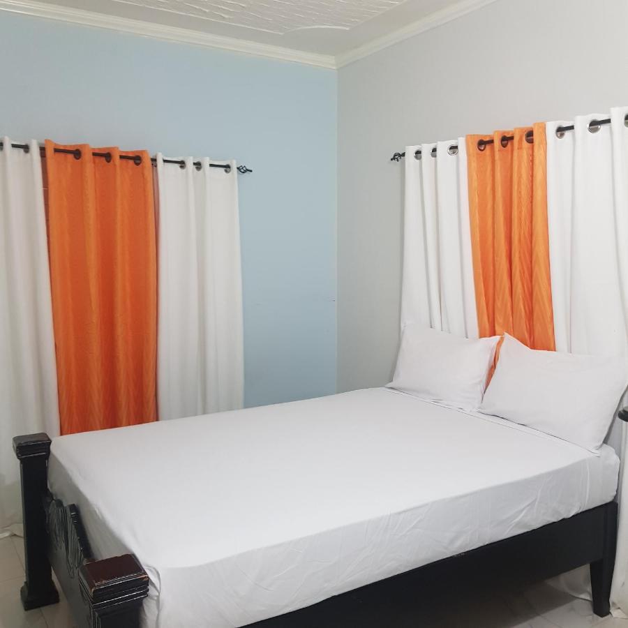 The Braemar Suite III New Кингстън Екстериор снимка