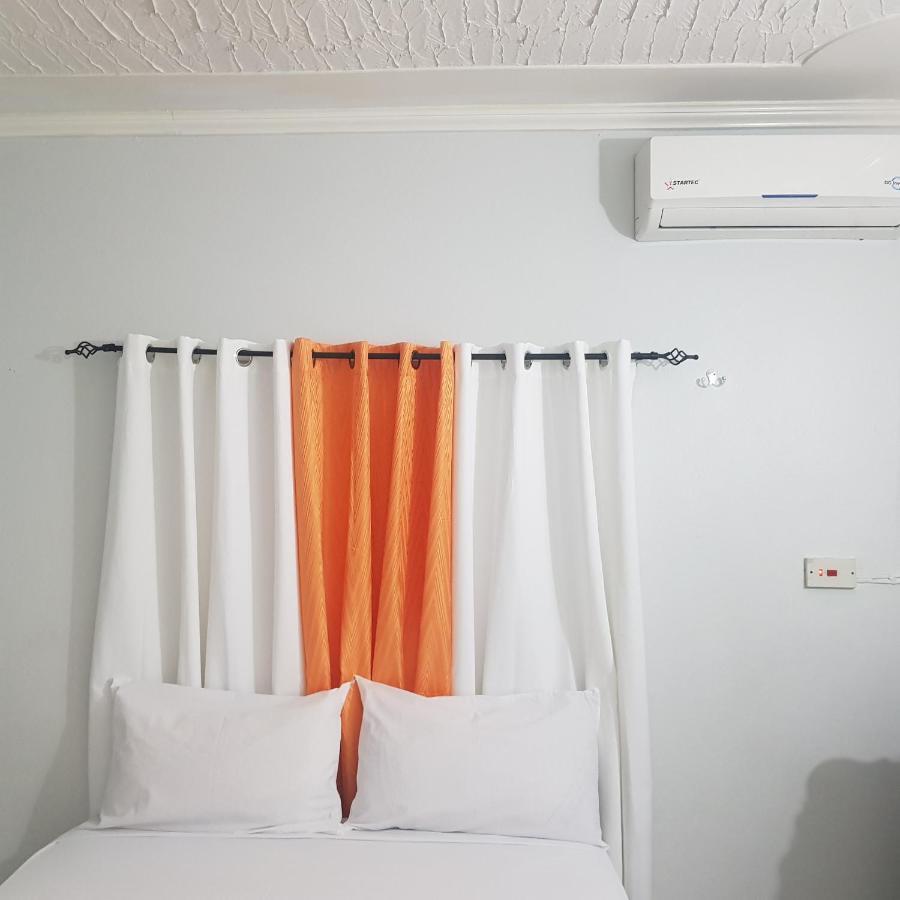 The Braemar Suite III New Кингстън Екстериор снимка